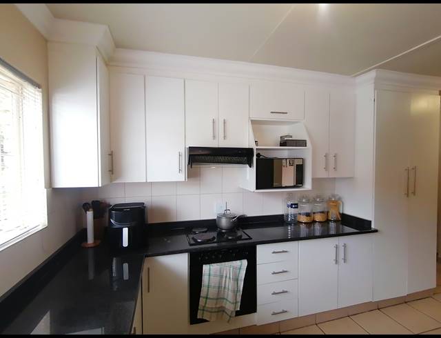 3 BEDROOM FREEHOLD FOR SALE IN MEIRINGSPARK